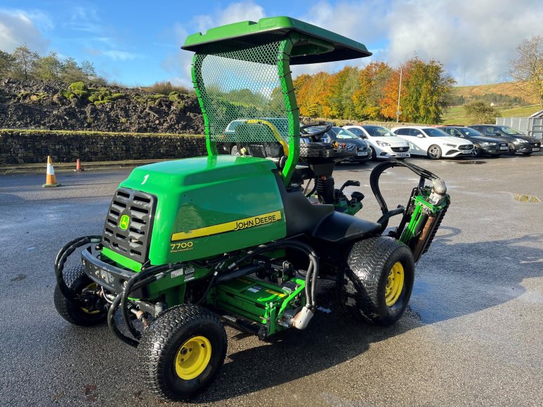 John Deere 7700 Fairway Mower