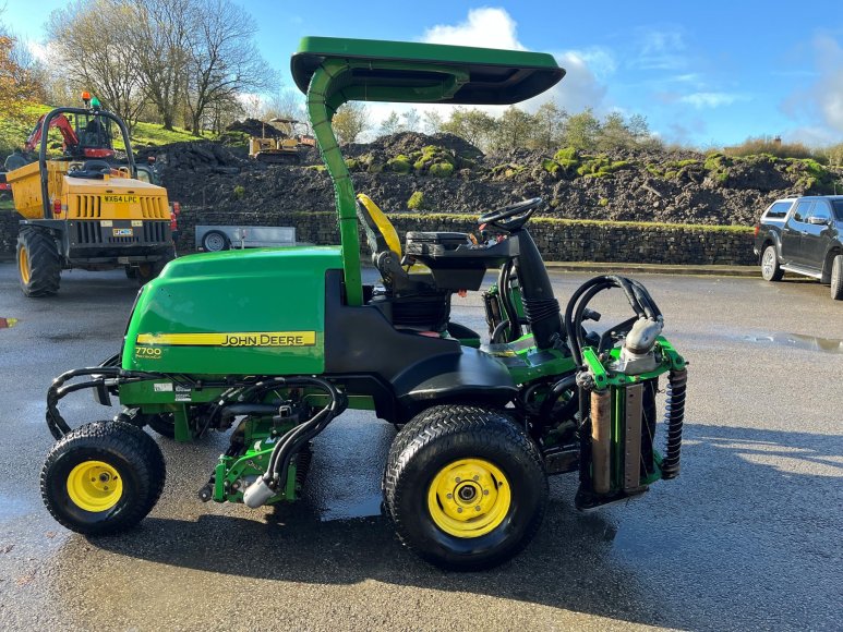 John Deere 7700 Fairway Mower