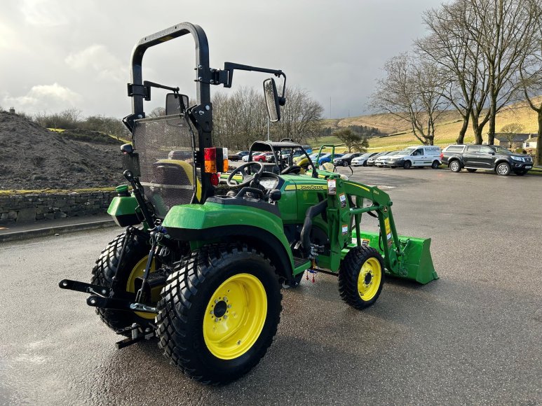 John Deere 2038R Compact Tractor c/w Loader 