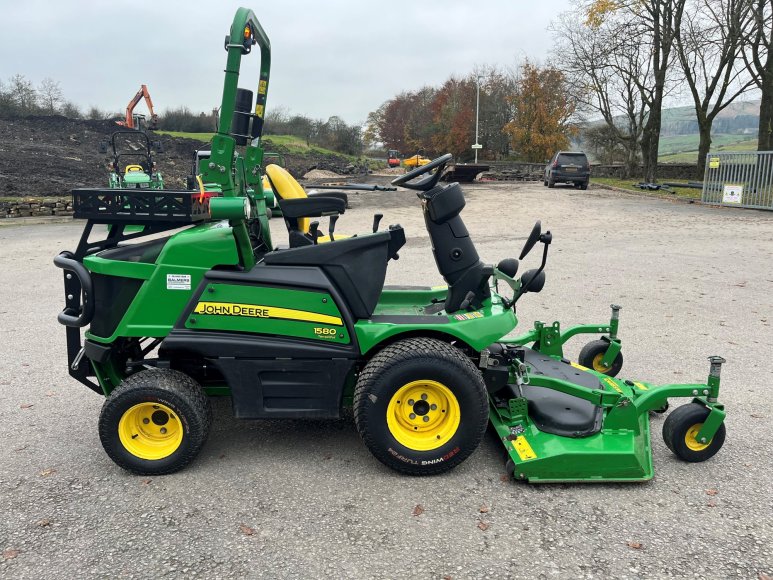 John Deere 1580 Front Mower