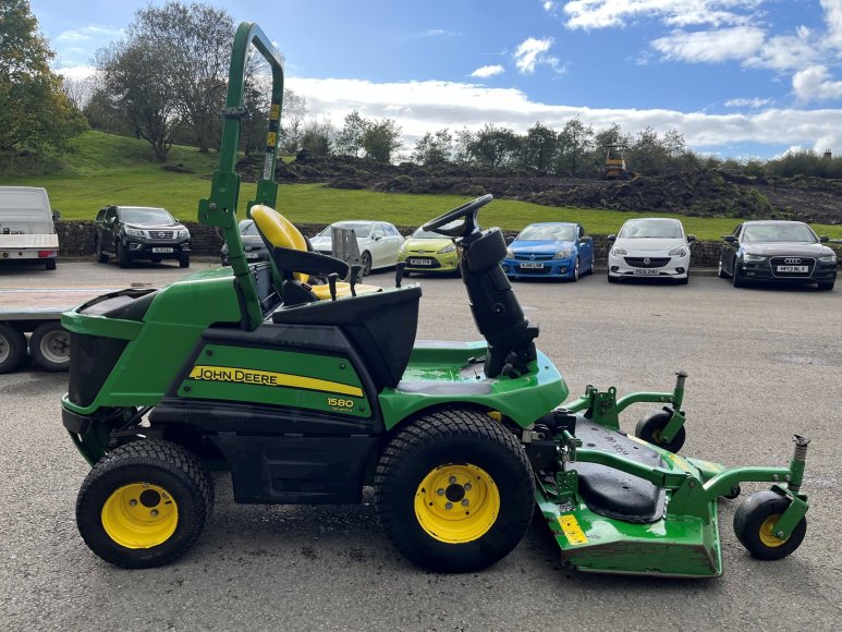 John Deere 1580 Front Mower