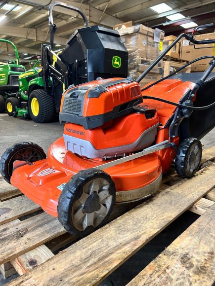 Husqvarna LC55iV Battery Mower with BLi950X battery