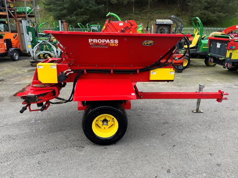 Turfmech Ty-Crop Pro Pass 180 Topdresser