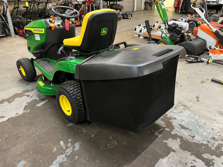 John Deere X147R Ride On Mower