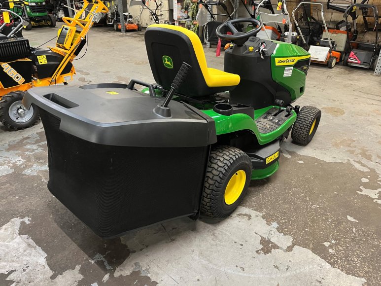 John Deere X147R Ride On Mower